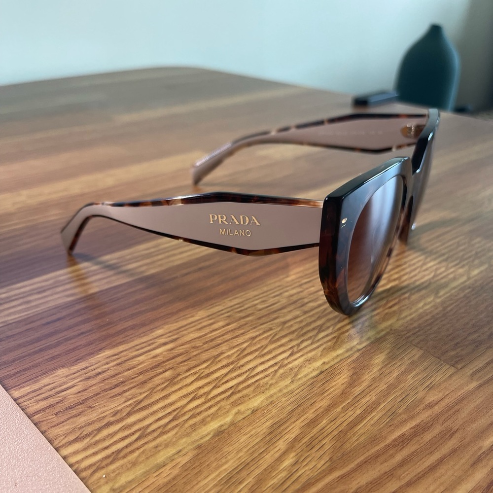 Prada oversized cat eye sunglasses - Picture 5 of 6
